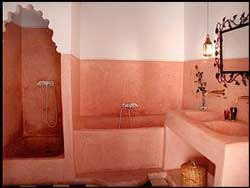 Vue sur une des salle de bain maisons d'hôte marrakech Riad Khmissa