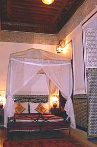 La Suite Royale avec lit à baldaquin Marrakech maisons d'hotes Riad Les Oliviers