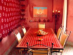 Salle à manger du riad Marrakech maisons d'hote Dar Marhaba