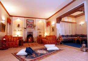 Salon avec cheminée Villa Dar El Kanoun Marrakech - Dar El Kanoun