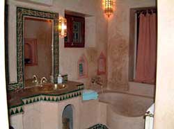Salle de bain Suite Les Oiseaux riads marrakech - Riad Tinmel