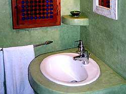 Salle de bain de la chambre Meryem riad essaouira - Dar el Bahar
